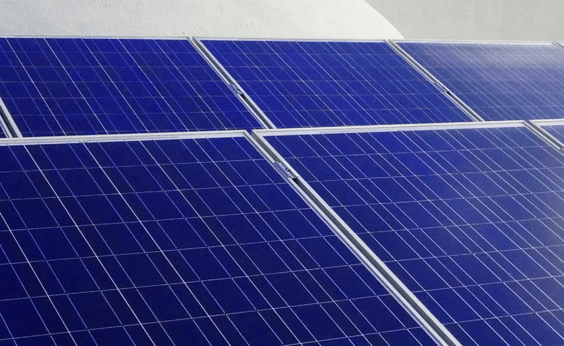 Panel surya dapat mengubah energi cahaya menjadi