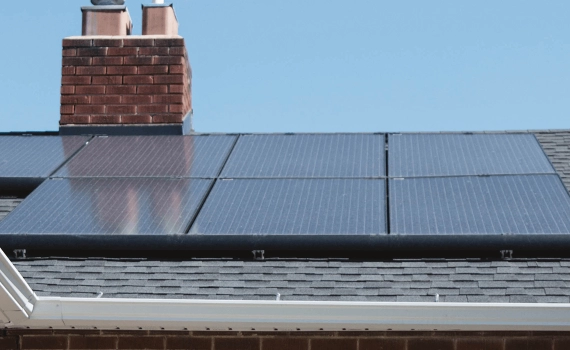 كيف تبني نظام الطاقة الشمسية المباشر الخاص بك مقابل القليل من المال أو بدونه